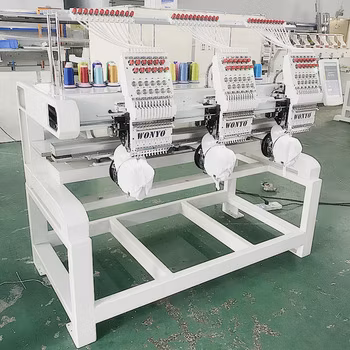 Machine à broder industrielle à 3 têtes avec logo personnalisé en usine chinoise